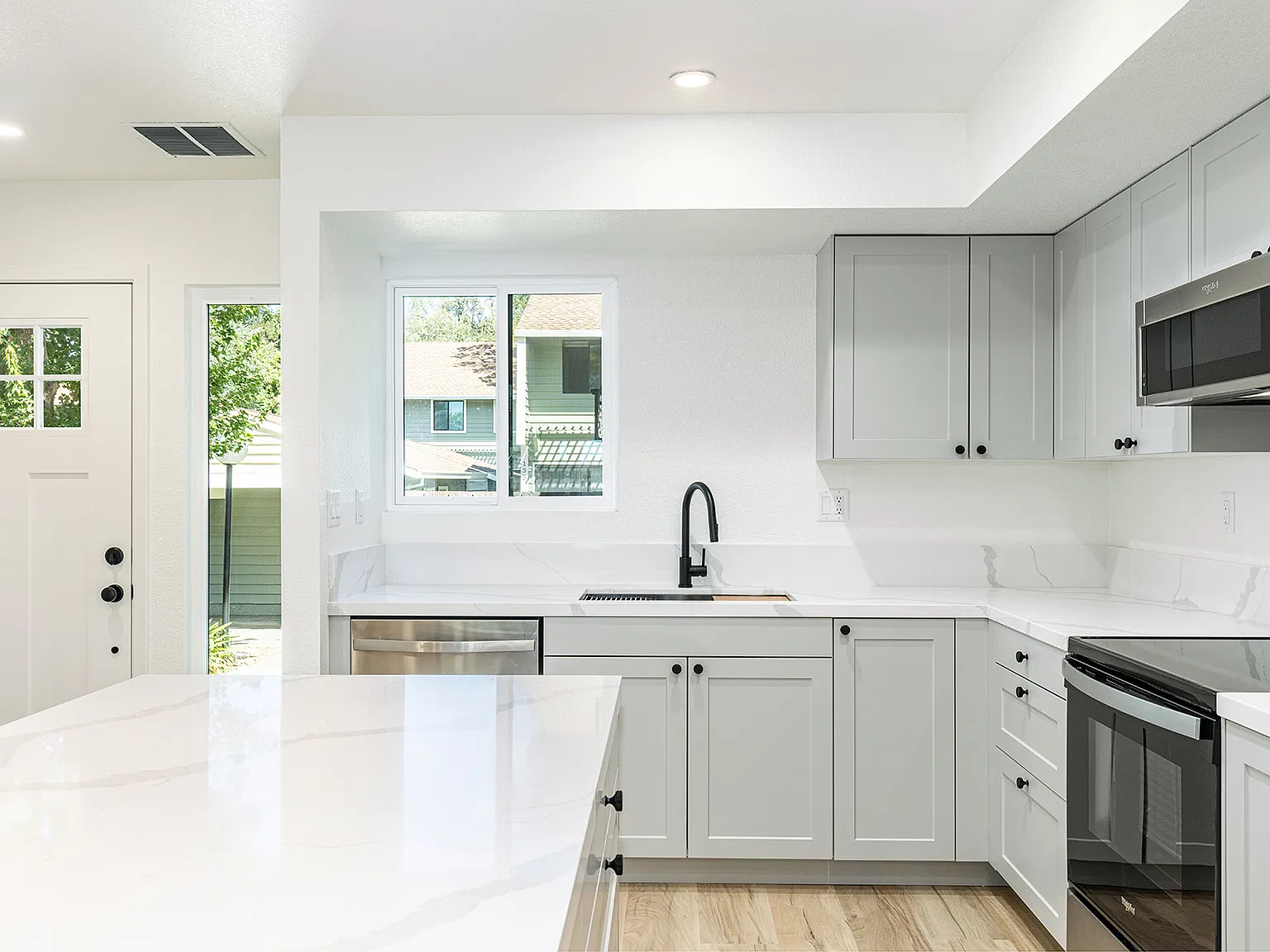 2 bed, 1120 sqft, $2,990 — Photo 2
