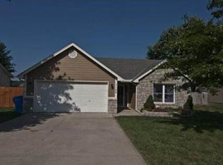 1186 Bury St, Tonganoxie, KS 66086