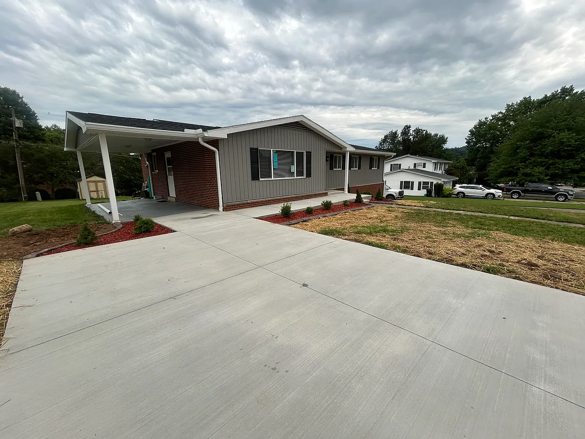 Building Photo - 110 Ridgeway Dr