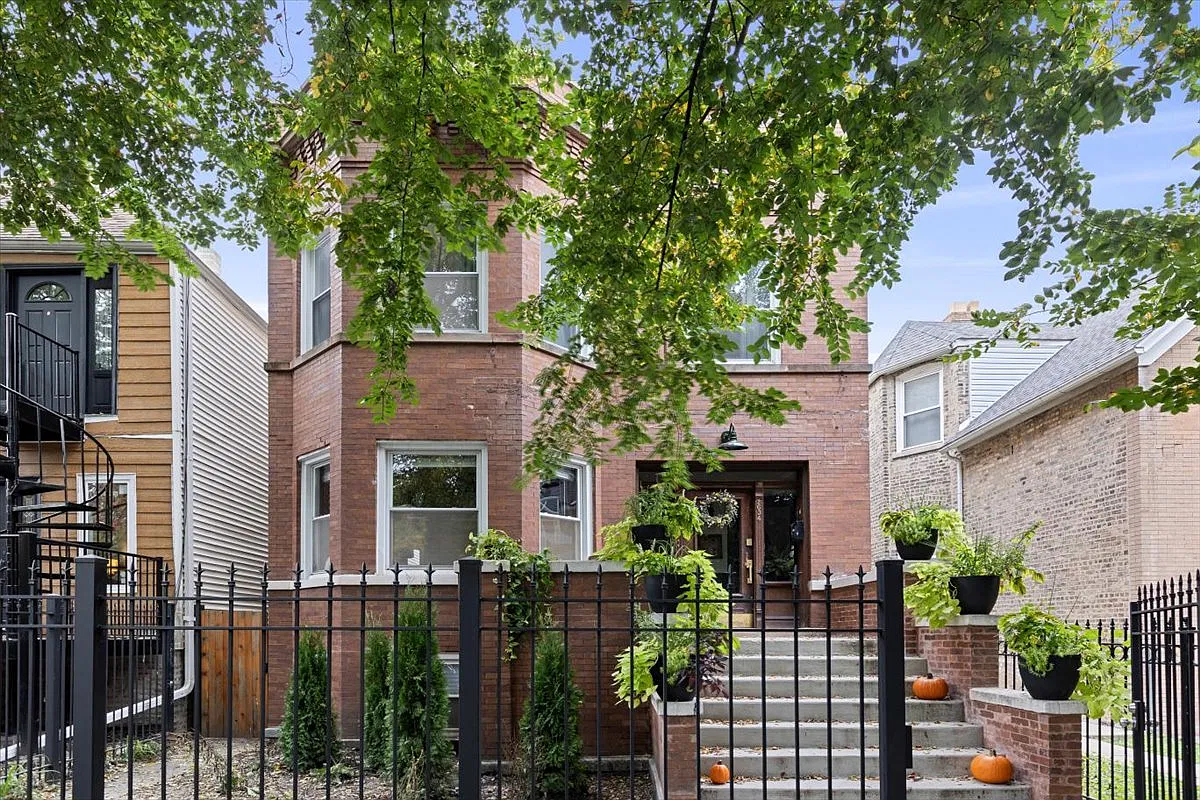 3 bed, 1000 sqft, $2,800 — Photo 1