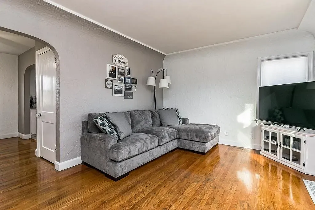 3 bed, 1335 sqft, $2,300 — Photo 3