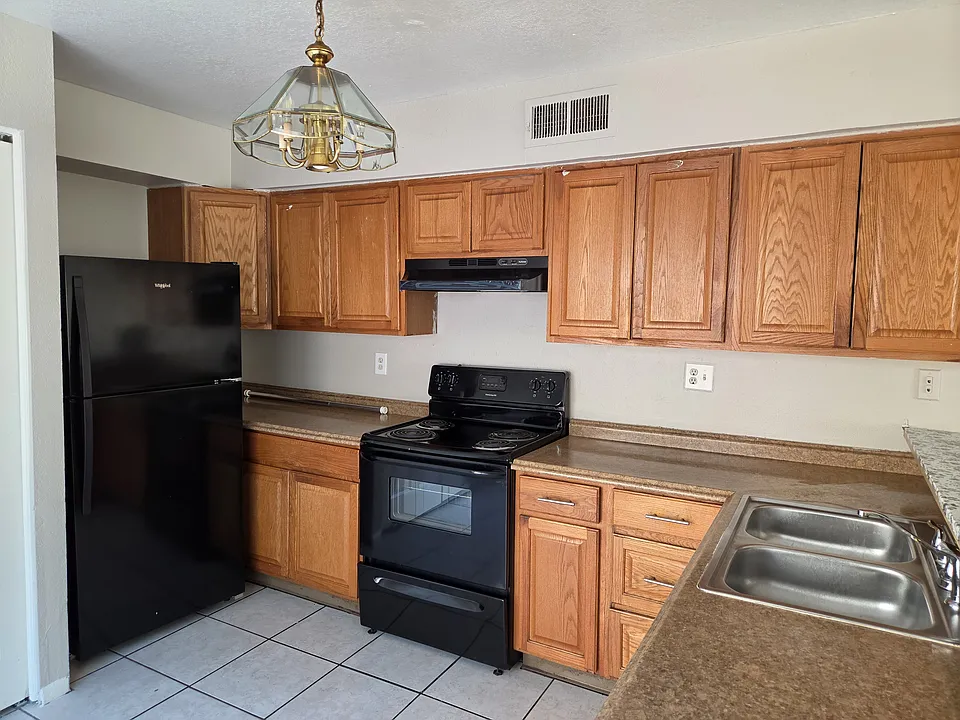 2426 E Waltann Ln #4123