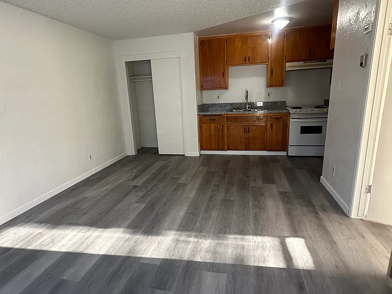 232 California Ave — Photo 2