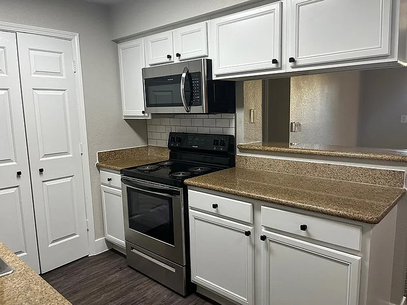 Sevilla Apartments and Condominiums — Photo 2