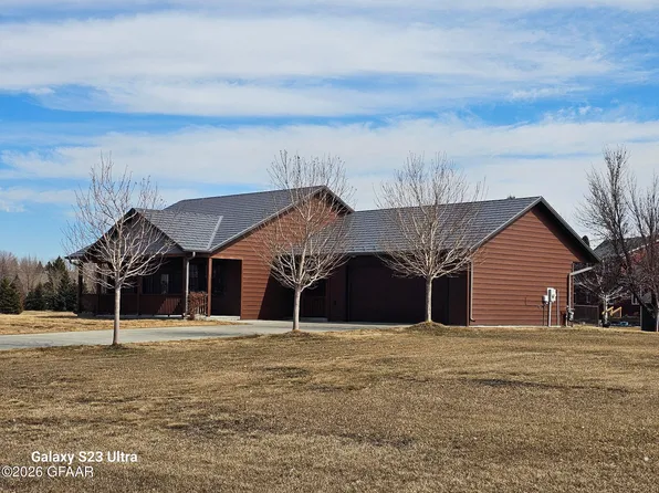 3666 Garden View Dr, Grand Forks, ND 58201