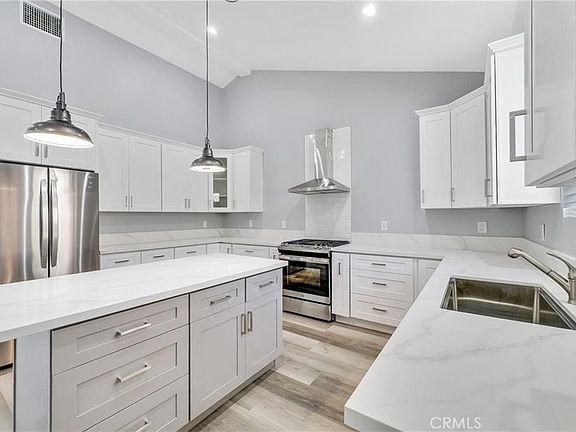 4th image of 1549 McLeod Pl