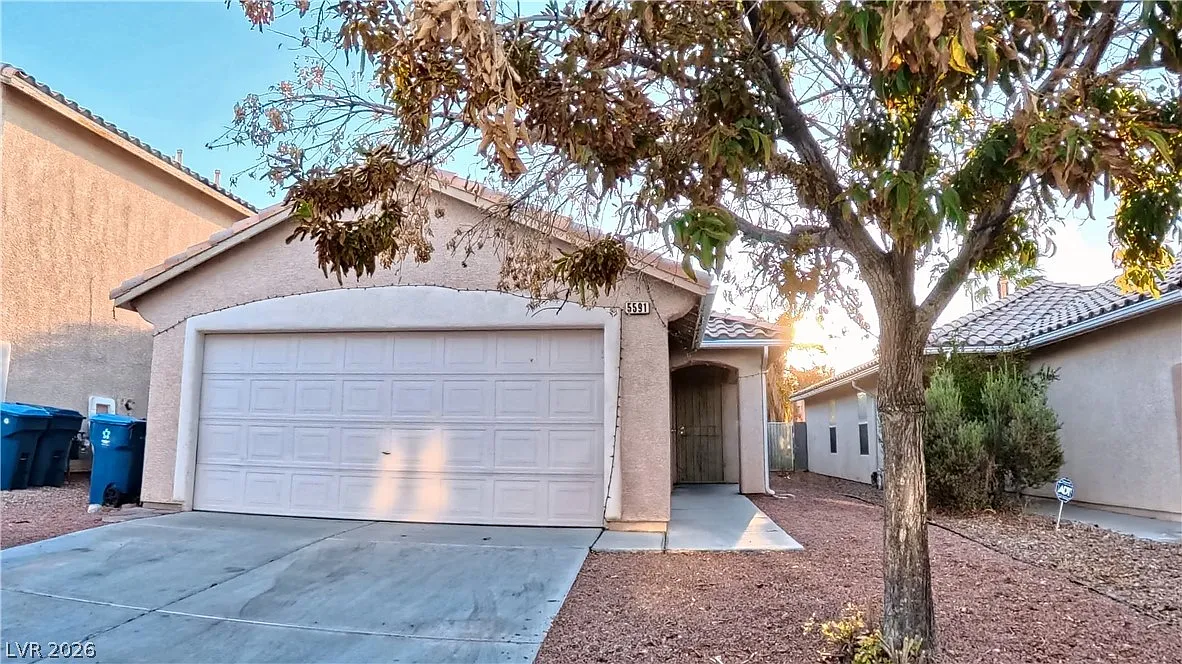 3 bed, 2.0 bath, 975 sqft, $1,750 — Photo 1