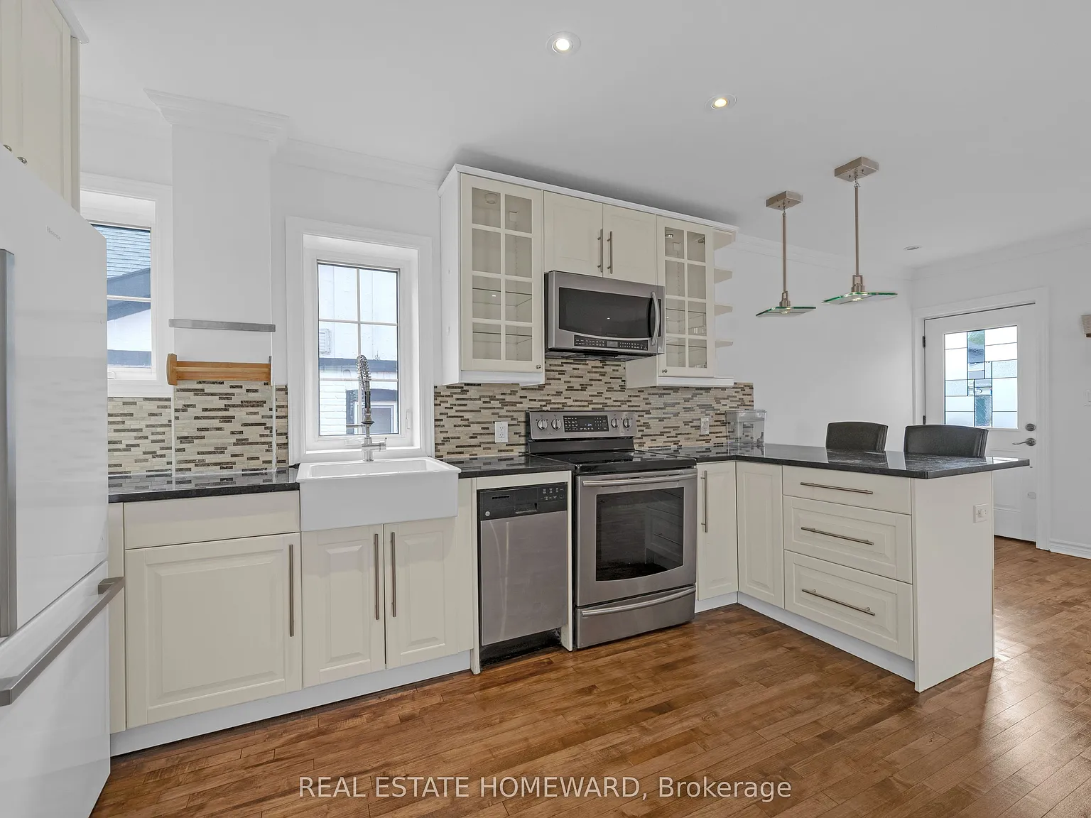 4 bed, $3,400 — Photo 3