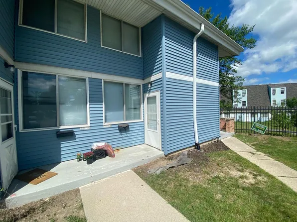 8877 N Swan Rd J, Milwaukee, WI 53224