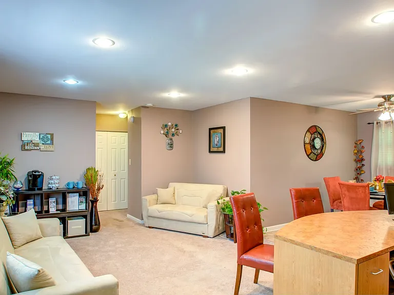 Pointe Breeze Apartments LLC — Photo 10