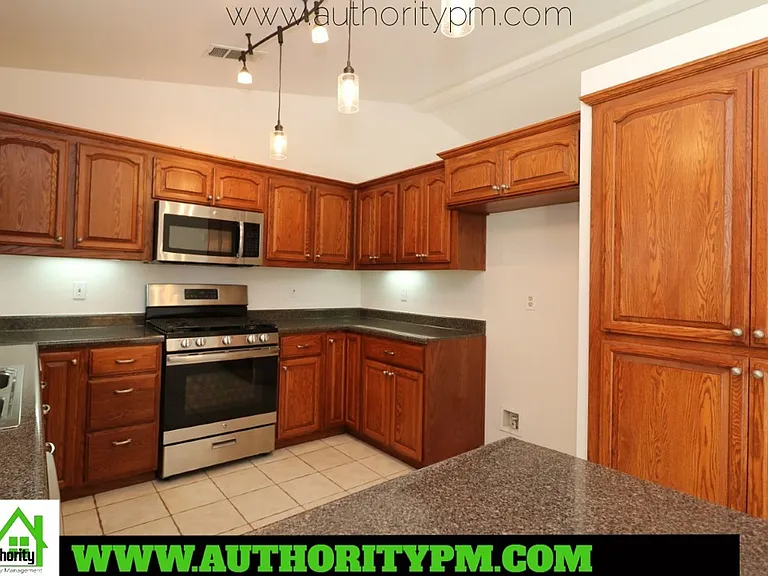 1526 Imperial Dr — Photo 8
