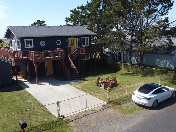 29905 H Street Ct, Ocean Park, WA 98640