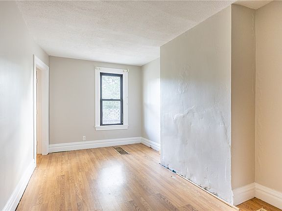 2nd image of 633 Valley St