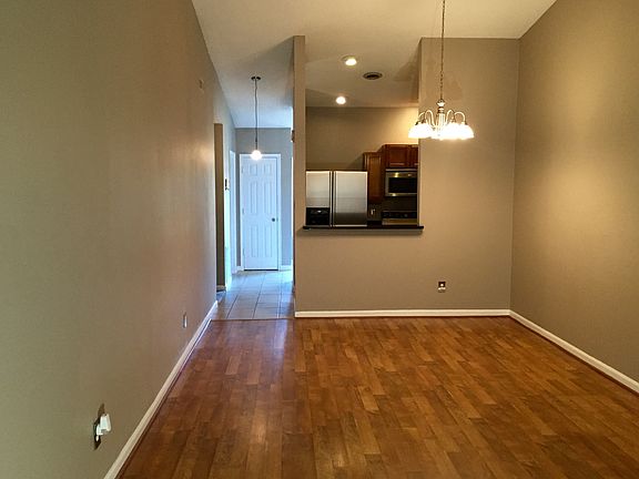 5th image of 608 Idlewood Ln APT A