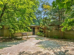 5035 Ponvalley Rd, Bloomfield Hills, MI 48302