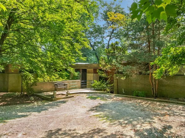 5035 Ponvalley Rd, Bloomfield Hills, MI 48302