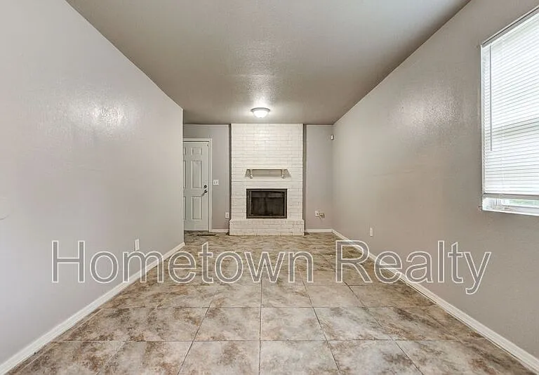 312 NW 118th St — Photo 3