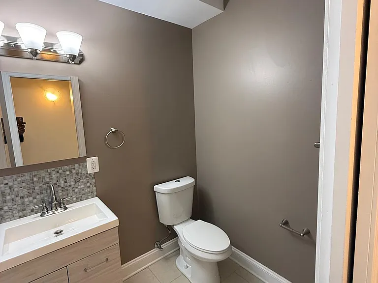 532 8th St SE #3 — Photo 11