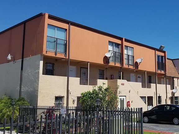 3rd image of 315 NW 109th Ave APT 204