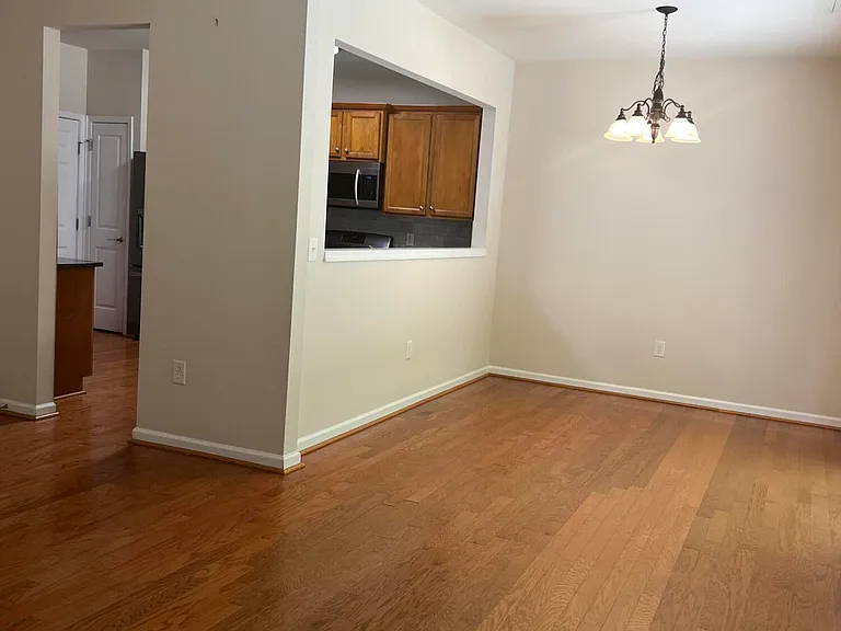 308 Dyersville Dr — Photo 35
