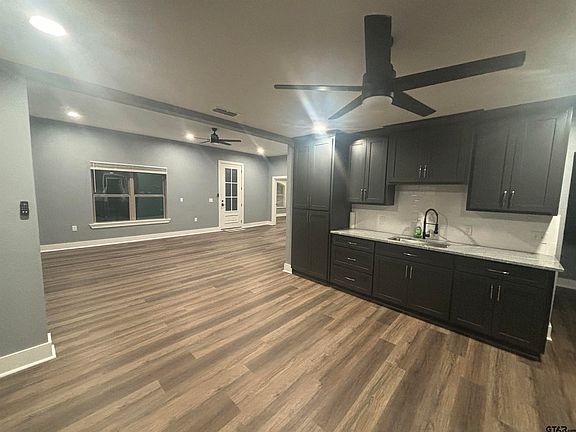 3rd image of 536 N Nacogdoches St