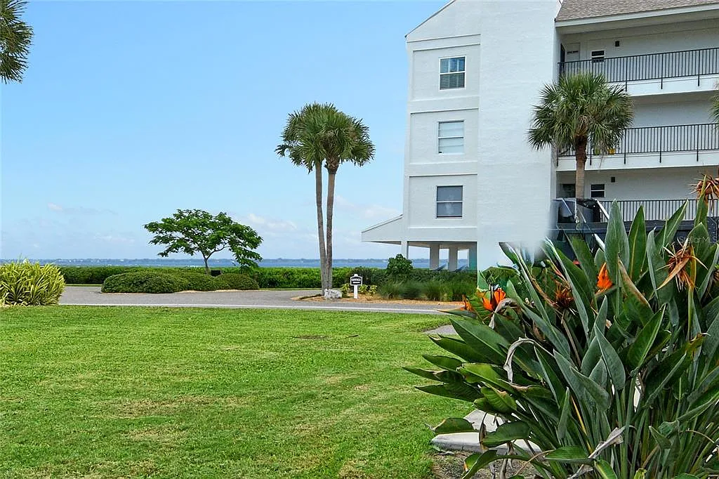 2 bed, 2.0 bath, 1325 sqft, $7,000 — Photo 4