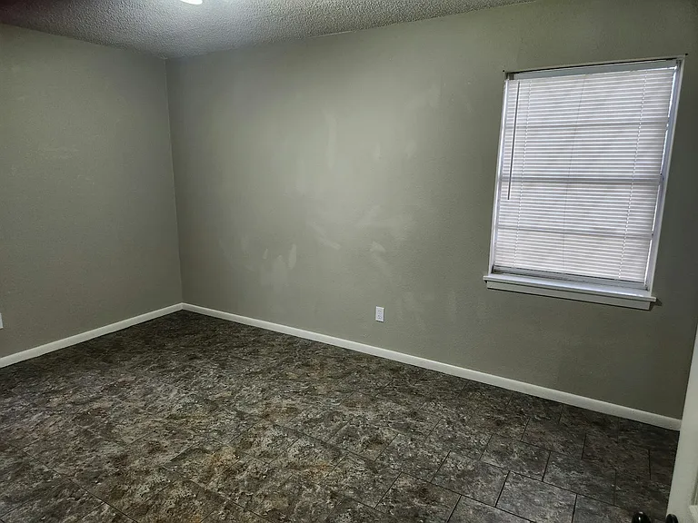 703 S Foster St — Photo 6