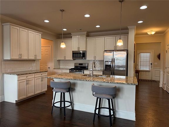 3rd image of 4240 Pembia Dr