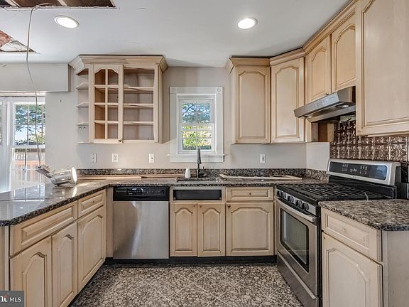 4th image of 6 Bostwick Ct