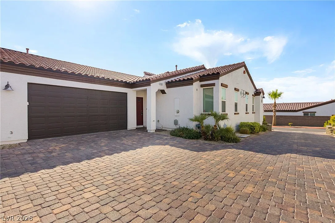 3 bed, 2.0 bath, 1326 sqft, $2,173 — Photo 1