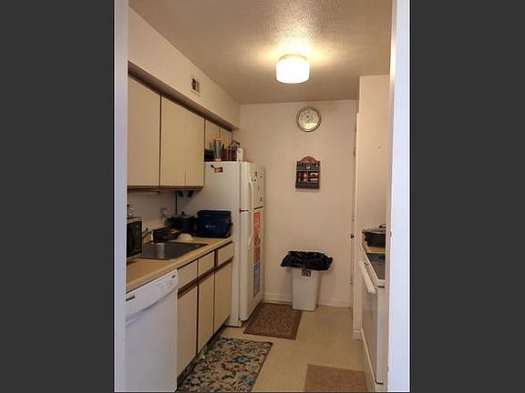2nd image of 1112 Blue Ridge Dr APT 9
