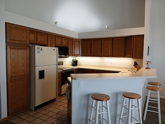 2nd image of 150 Harbor Dr
