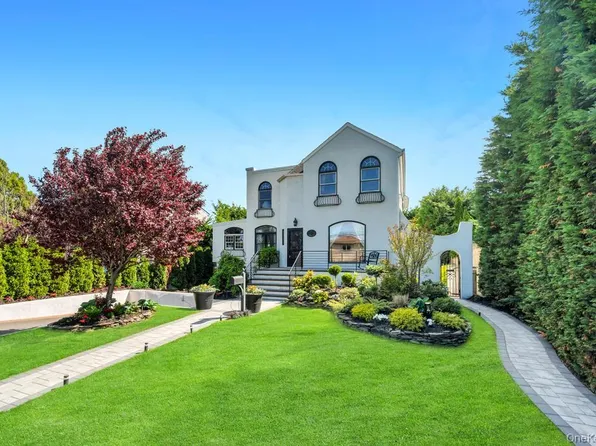 357 Wynsum Avenue, Merrick, NY 11566