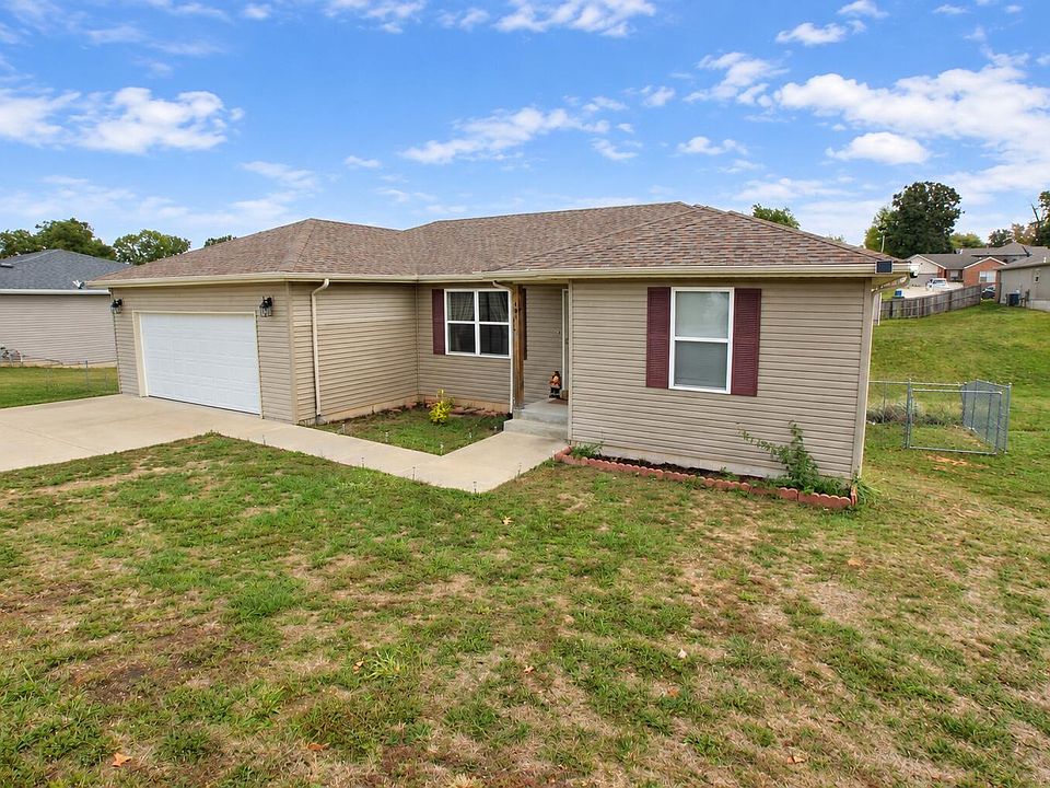1st image of 325 Echo Valley Circle