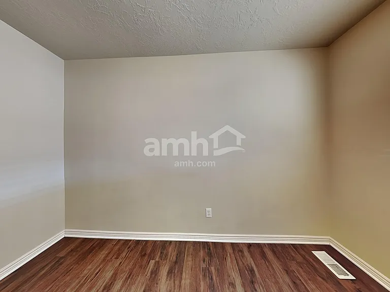 1190 S Inverness Dr — Photo 13