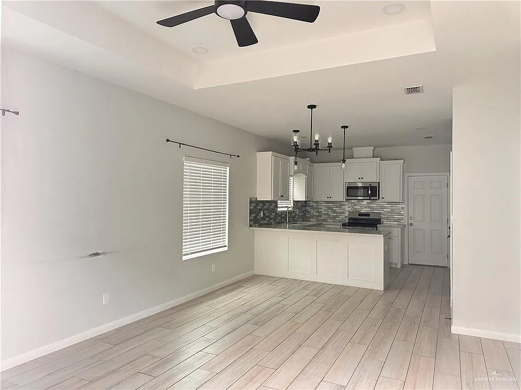 2 bed, 2.0 bath, 925 sqft, $1,200 — Photo 2