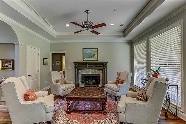 2520 Fox Hill Dr — Photo 5