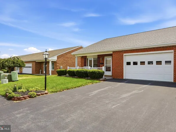 213 Winding Oak Dr, Hagerstown, MD 21740