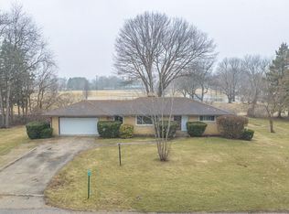 1854 N Weller Dr, Mount Morris, IL 61054