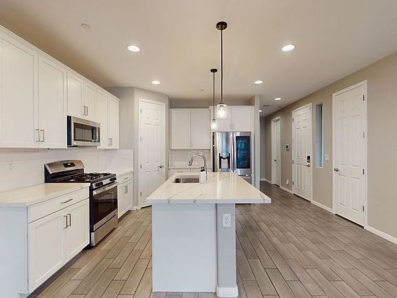 3rd image of 770 Aurora Vale Pl