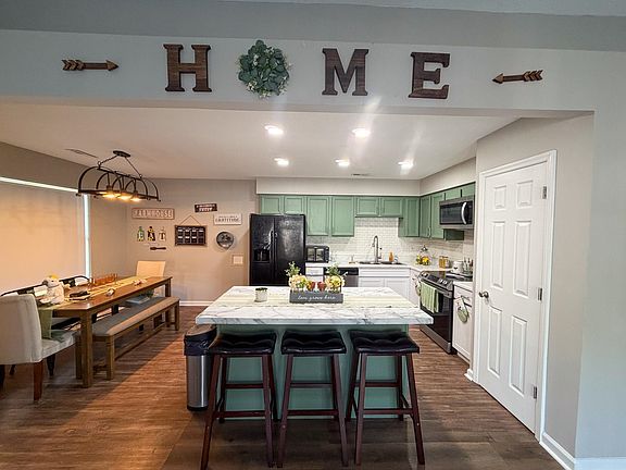 4th image of 1613 Stuart Square Circle