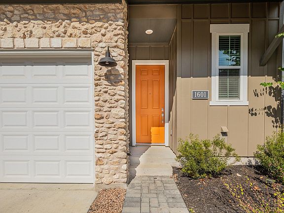3rd image of 1015 Vista View Dr #1601