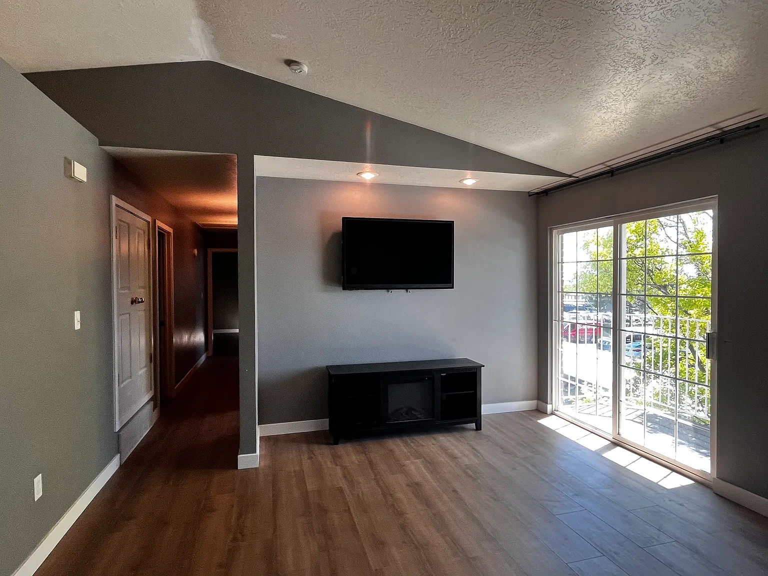 3 bed, 1120 sqft, $1,600 — Photo 1