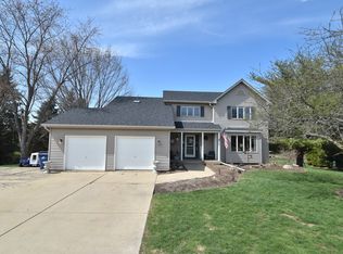 1N348 Northway Dr, Elburn, IL 60119