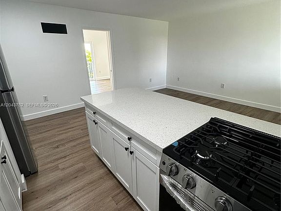 3rd image of 1255 W 49th Pl APT E205