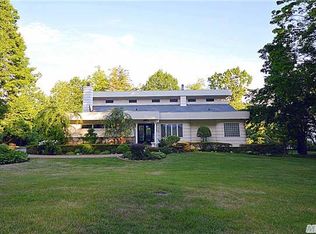 2 Romola Dr, Great Neck, NY 11024