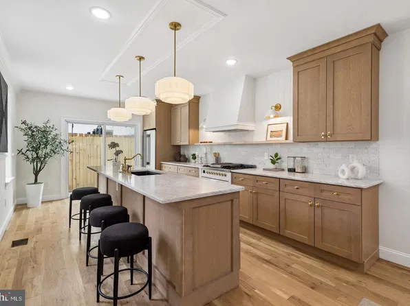 1731 Christian St, Philadelphia, PA 19146