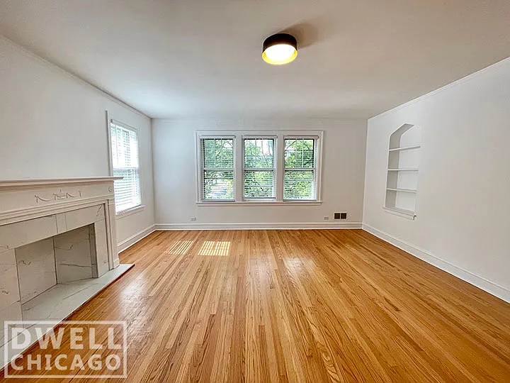 3 bed, 850 sqft, $2,391 — Photo 3