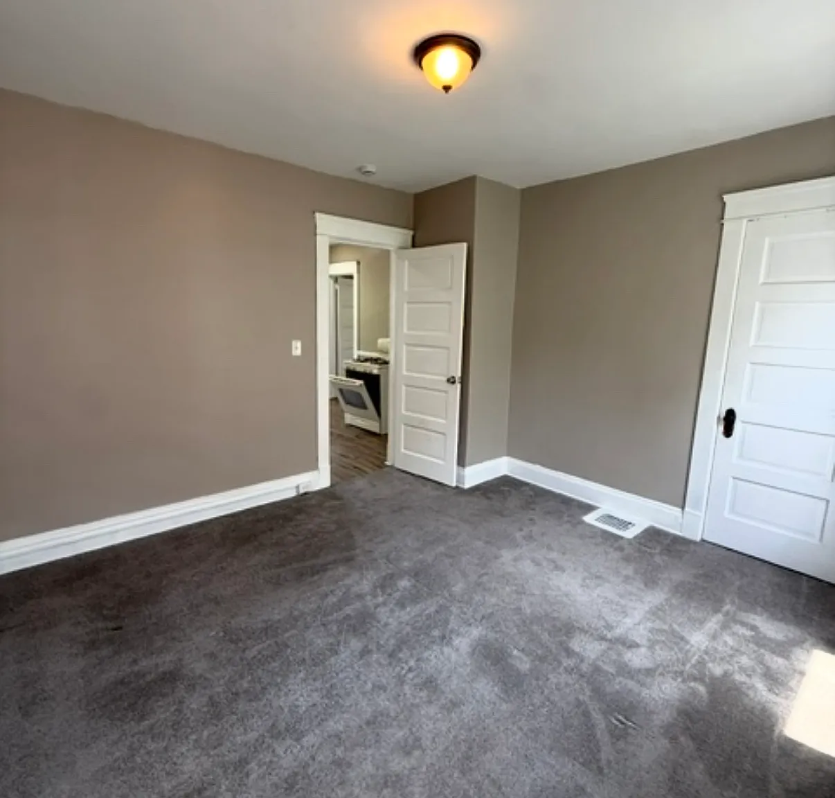 2 bed, 800 sqft, $1,200 — Photo 2