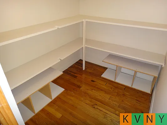 Rented by KVNY Soho | media 33